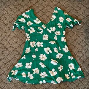 Women’s green floral mini dress short sleeve size large